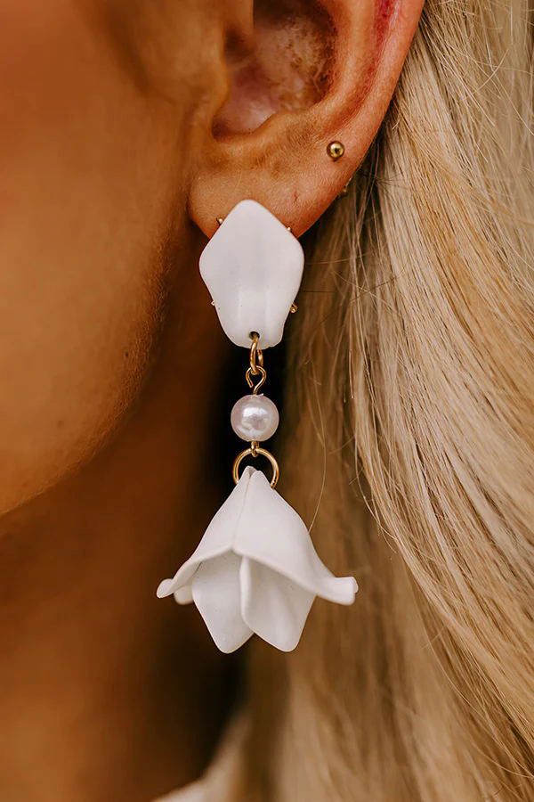 Chic and Heartfelt Flower Pearl Earrings